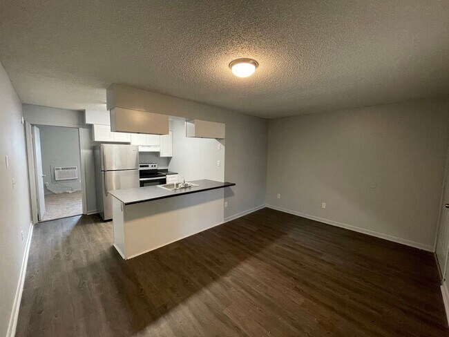 Foto del edificio - Fully renovated. New owner. Improved property.