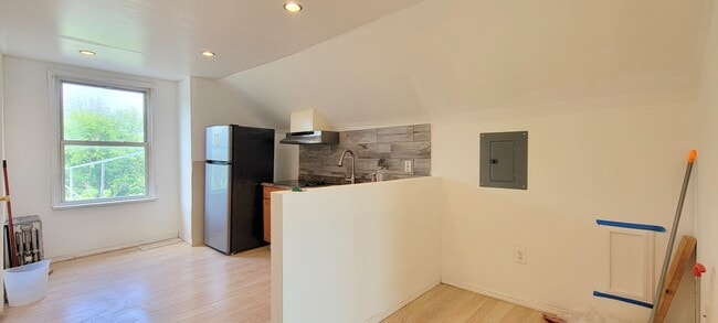 Building Photo - 209 Sylvan Ave