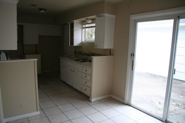 Foto del edificio - 323 Elaine St