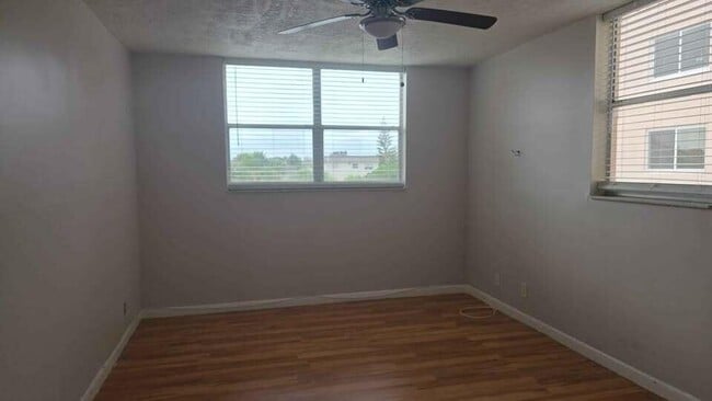Building Photo - 2851 Somerset Dr