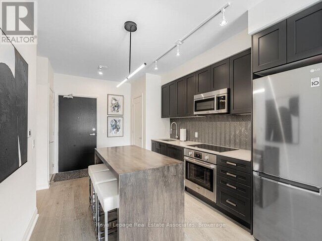 Photo du bâtiment - 293 The Kingsway