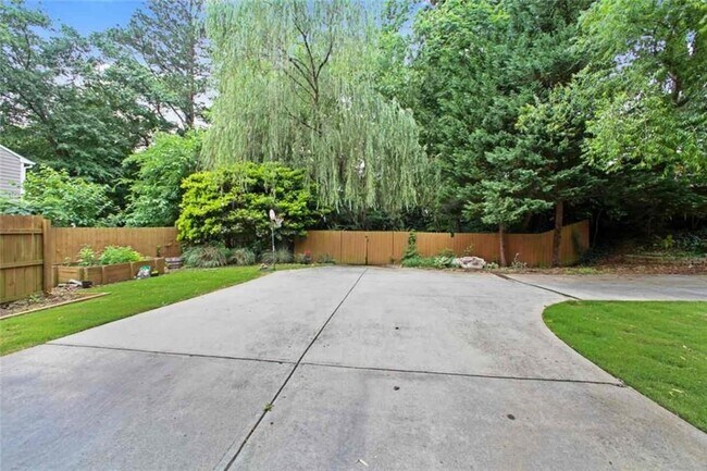 Foto del edificio - 1030 Whitfield Ct