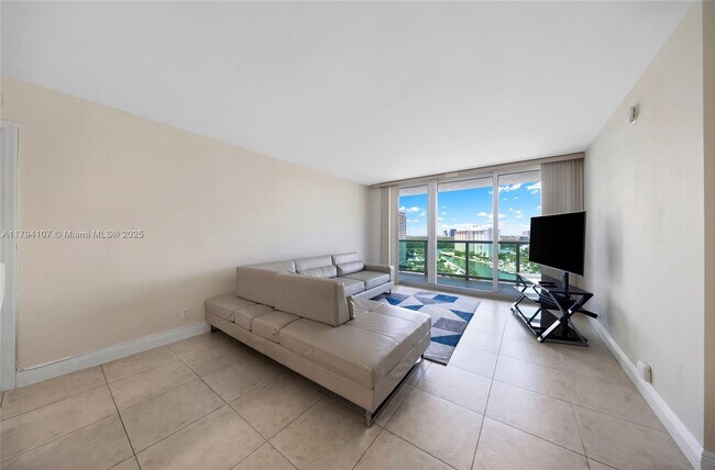 Foto del edificio - 100 Bayview Dr