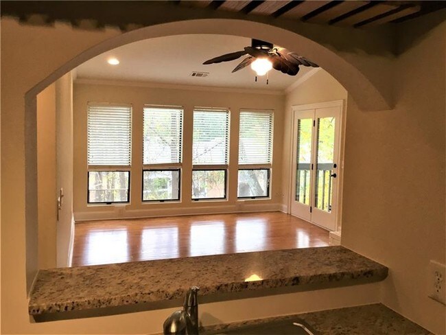 Building Photo - 411 Warm Springs Cir