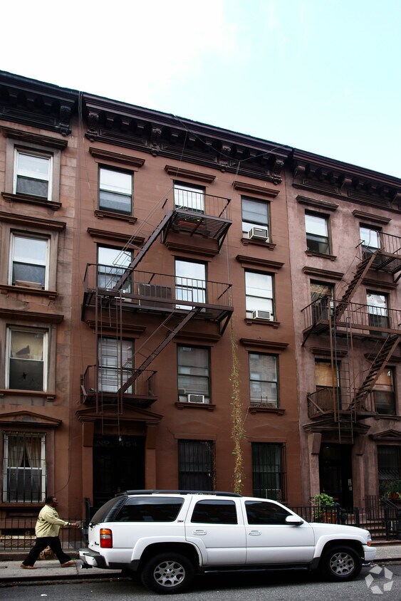 Building Photo - 452 W 49th St