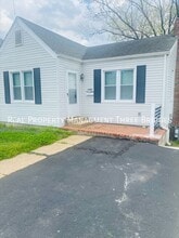 Building Photo - 3208 Dix Ave
