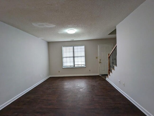 Building Photo - 3751 Oakwood Hills Dr