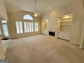 Building Photo - 225 Lockmeade Way