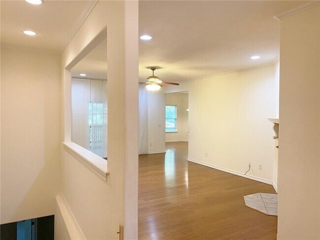 Foto del edificio - 4 Sullivan Ln