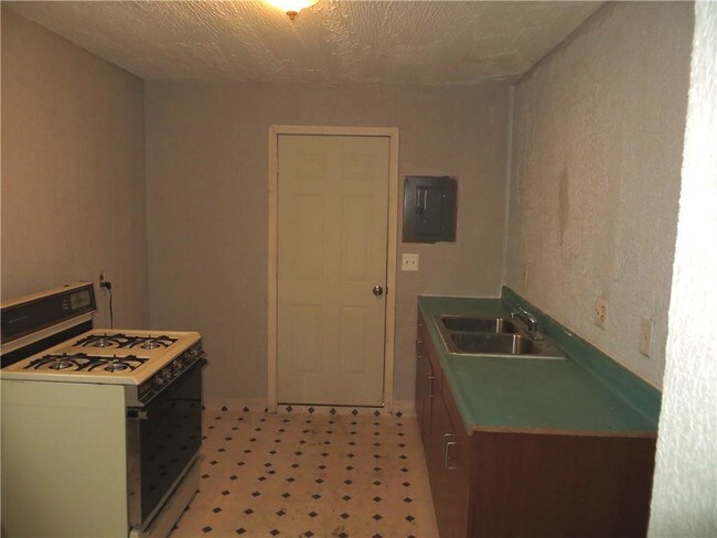 Building Photo - 6347 Plainview Ave