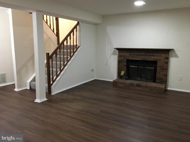 Building Photo - 6867 McLean Greens Ct
