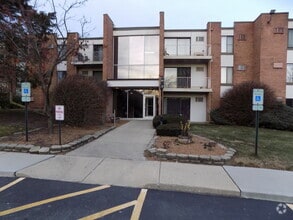 Building Photo - 300 W Fullerton Ave