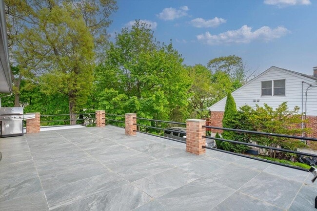 Building Photo - 118 Knollwood Ave