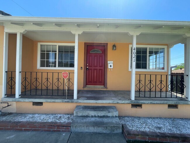 Foto del edificio - Beautiful & Spacious 4 Bedroom / 2 Bathroo...