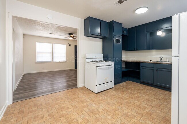 Foto del edificio - 654 S Eastridge Dr