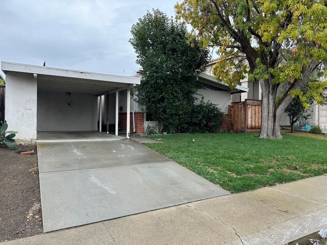 Foto principal - Single family house 3 bedroom 2 bath in Cupertino