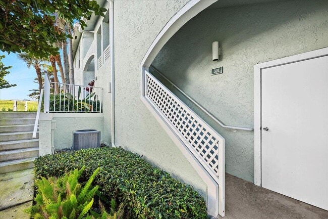 Building Photo - 301 Mainsail Cir