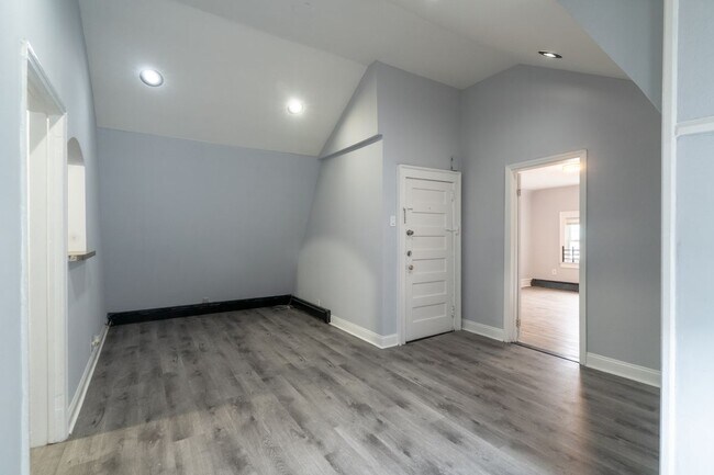 Foto del edificio - 105 Shepard Ave
