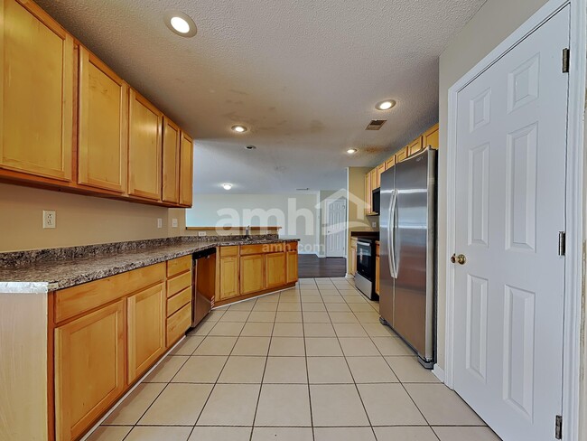 Building Photo - 210 Flat Rock Ter