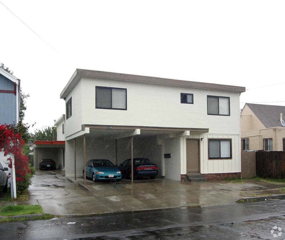 Building Photo - 1725 Bissell Ave