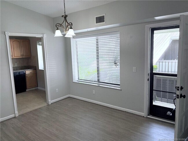 Foto del edificio - 800 NW Fork Rd