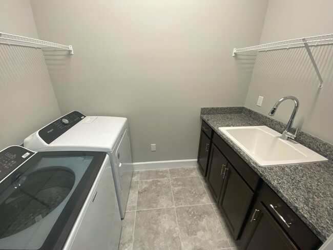 Building Photo - 5383 Pecan Dr