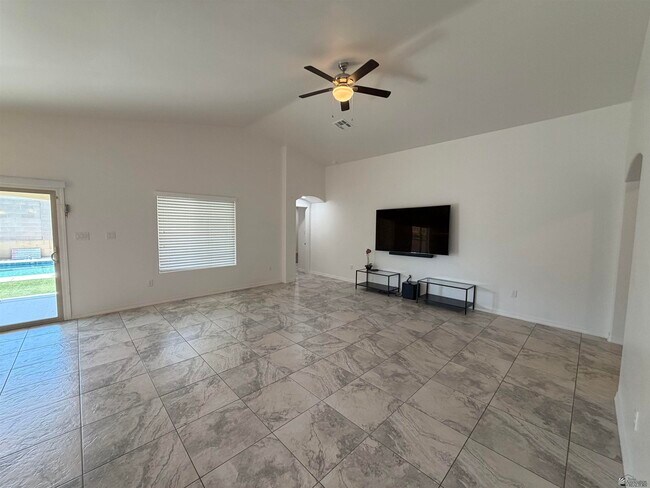 Foto del edificio - 12625 E 48th Dr