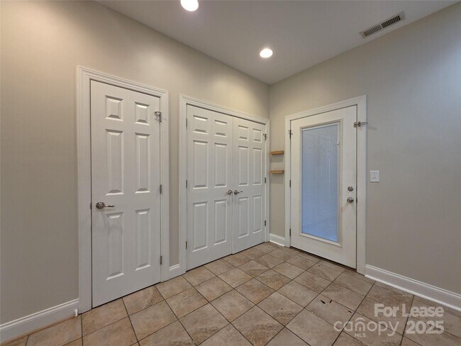 Foto del edificio - 108 Maple Ave NW