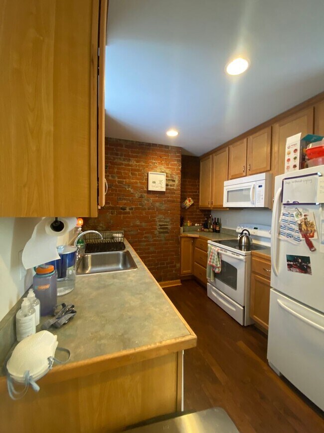 Foto del edificio - 2 BEDROOM IN THE SOUTHSIDE SLOPES- Availab...