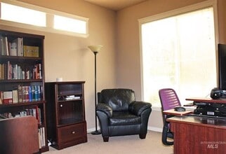 Building Photo - 1370 E Ionia St