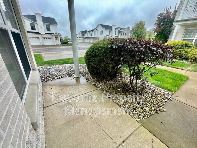 Foto del edificio - 248 Adams Pointe Blvd