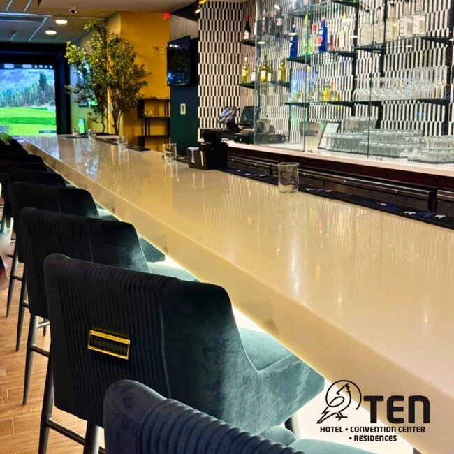 Foto del edificio - 6175 W Grand Ave