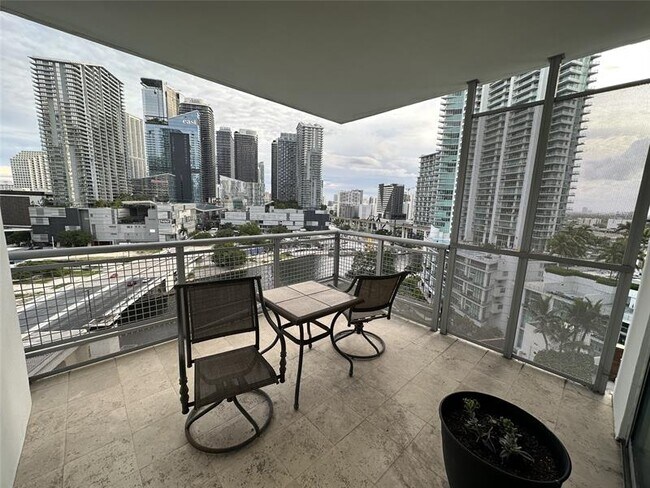 Building Photo - 350 S Miami Ave