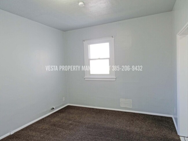 Building Photo - 549 22nd St