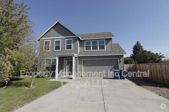 Building Photo - 1432 NW Spruce Ct