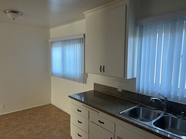 Foto del edificio - 3409 W 104th St