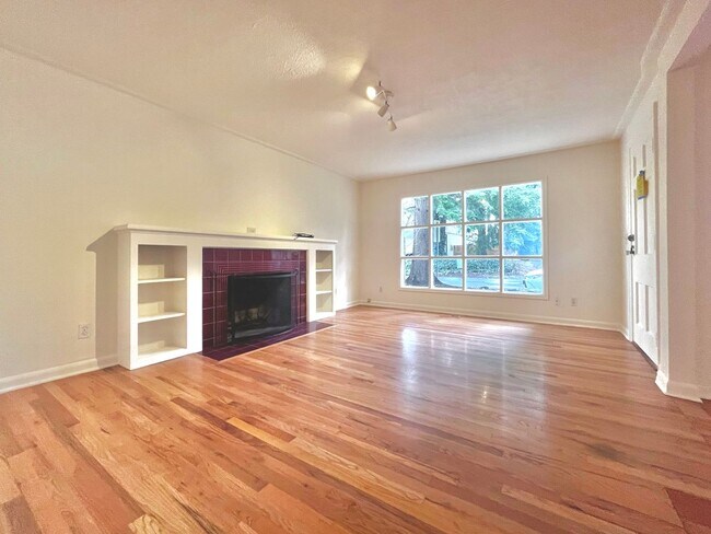 Foto del edificio - SW Portland Bungalow in Quiet Neighborhood...