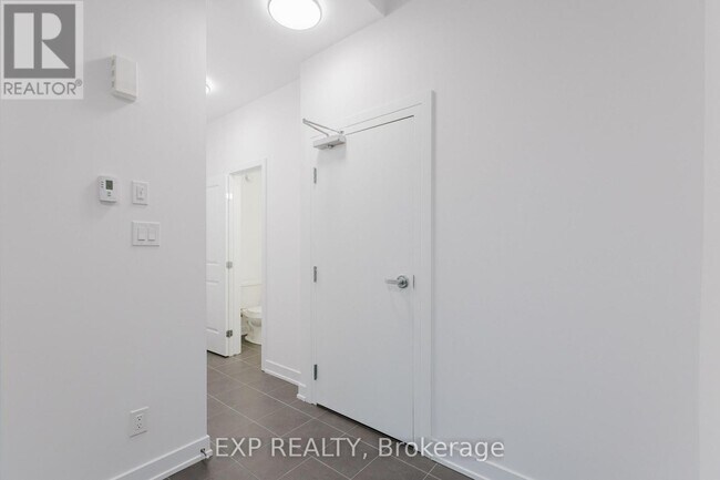 Building Photo - 207 Silhouette Private