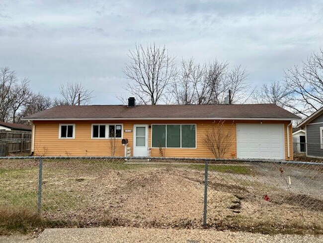 Foto del edificio - Stylishly Newly Renovated 3-bedroom, 1-bath Ranch Home