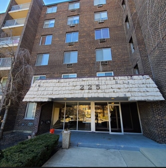 Main Entrance - 225 S Rohlwing Rd