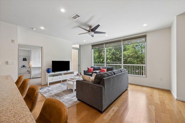 Foto del edificio - 1600 Barton Springs Rd