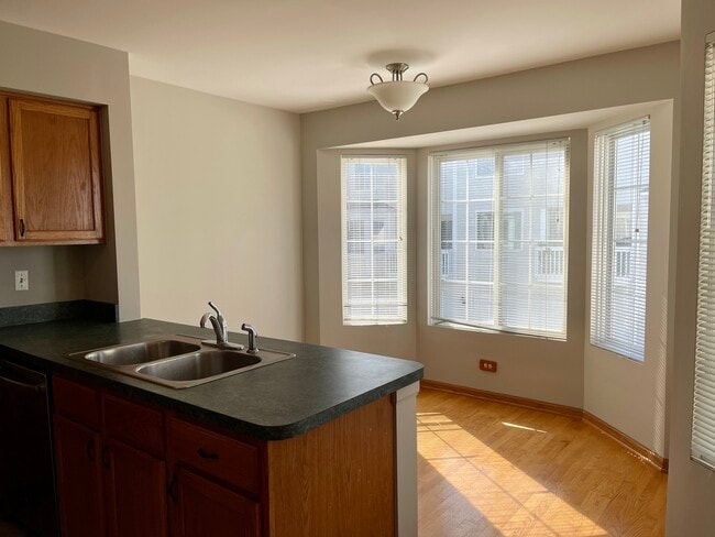 Building Photo - 1754 Middlebury Dr