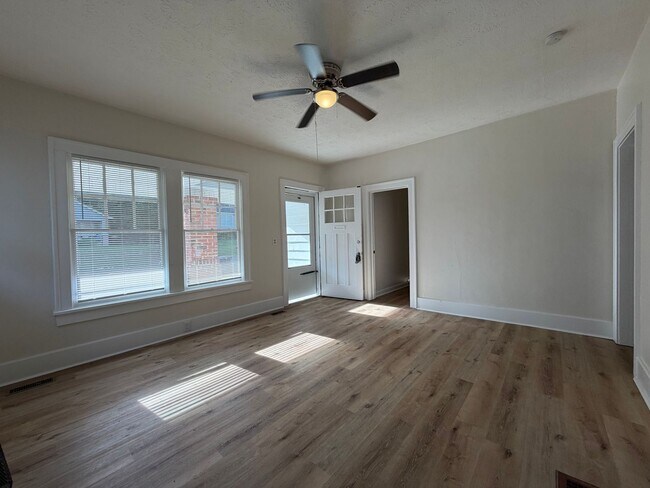 Foto del edificio - Renovated 3/2 House in South Rome $1,295