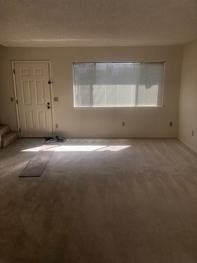 Building Photo - 17055 S Dalton Ave