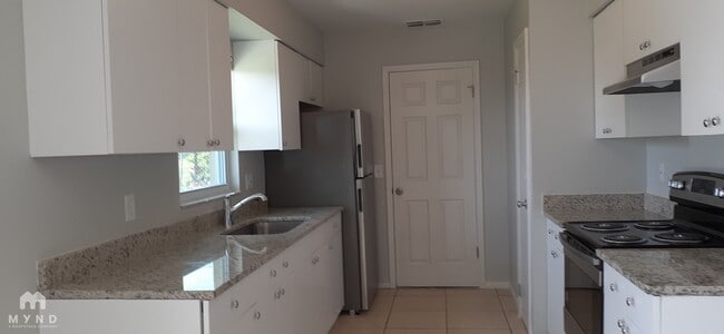 Foto del edificio - 628 Royal Palm Dr