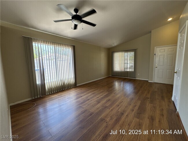 Foto del edificio - 45 Tanglewood Dr