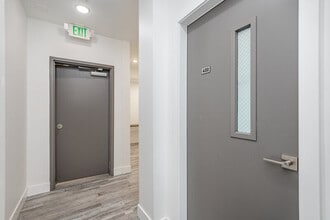 Building Photo - 1709 Harbor Ave SW