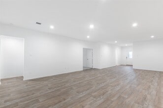 Building Photo - 7418 Elm Lndg Ln