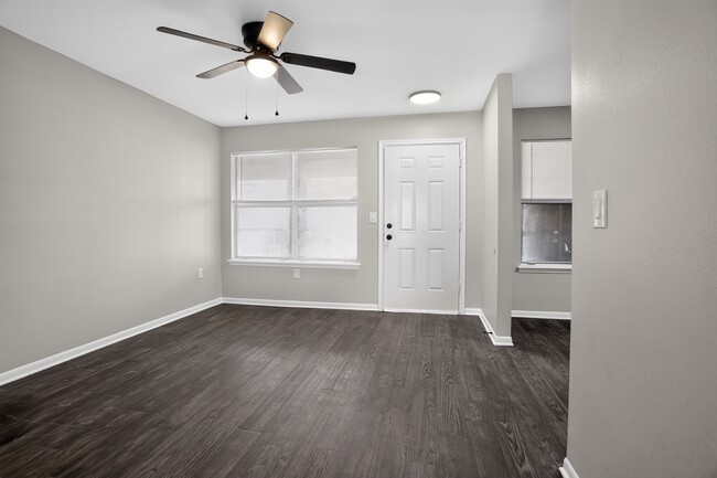 Building Photo - Legacy Apartments