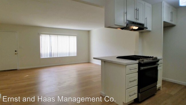 Building Photo - 17372 Queens Ln